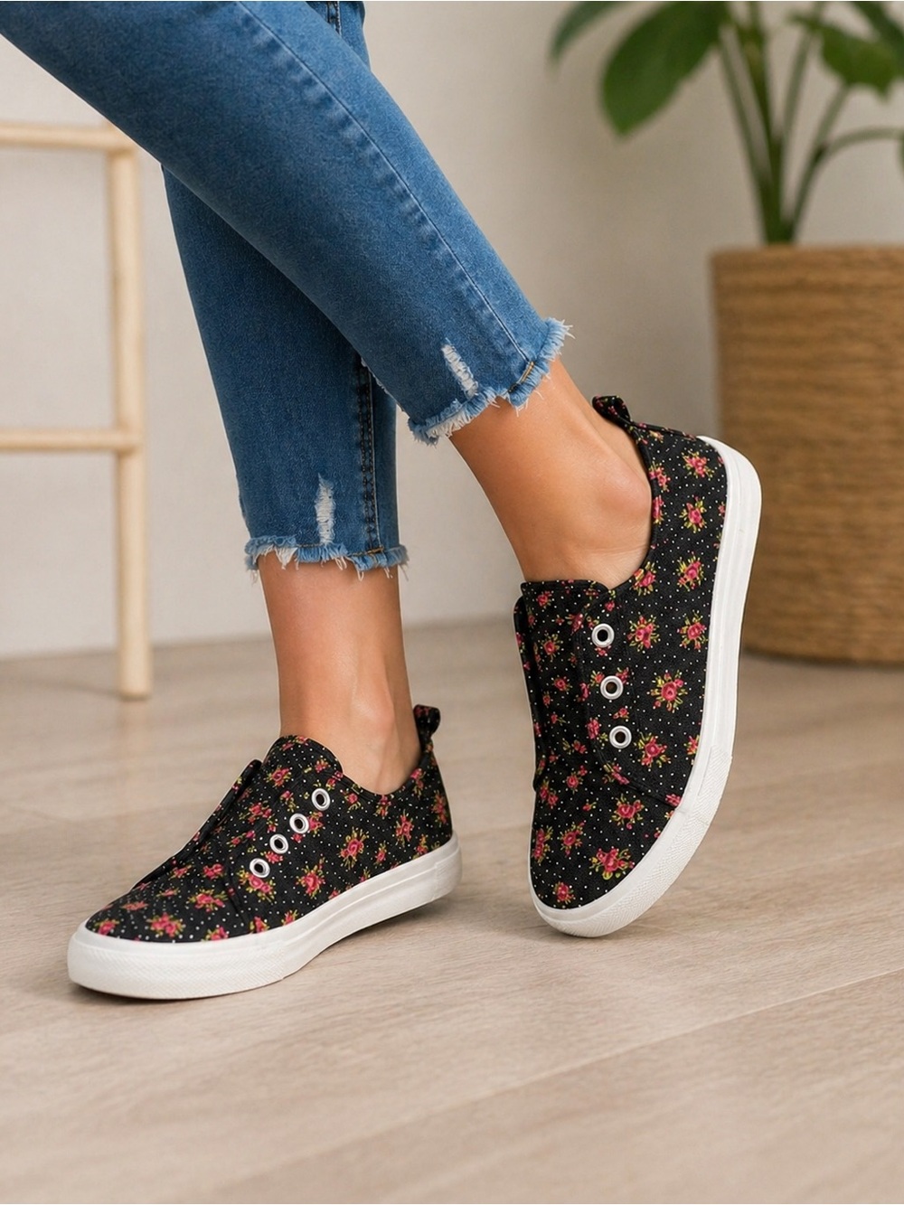 Serra Floral Slip On Sneakers Women Size 8 Canvas Casual Shoes